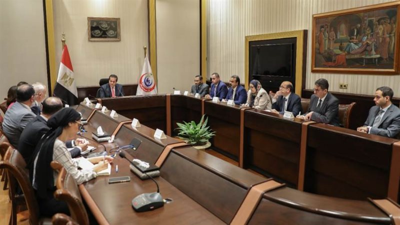 اجتماع وزير الصحة