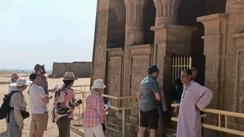 وفد سياحي يزور المناطق