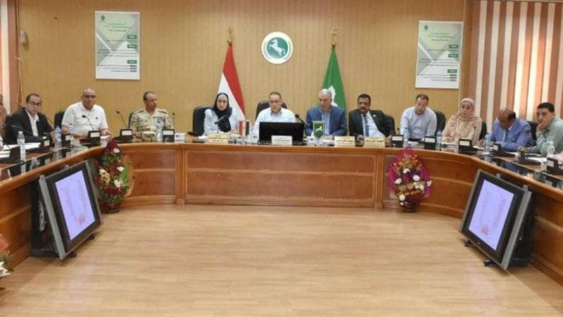 جانب من اجتماع المحافظ