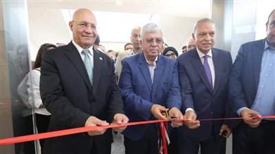 وزير التعليم العالي يفتتح مركز المهارات والمحاكاة الطبية بجامعة بنها