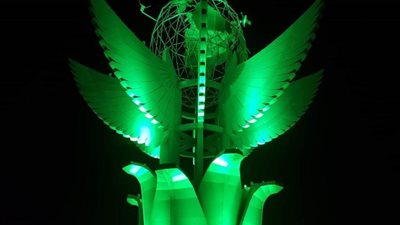 ايقونة السلام بشرم الشيخ تتزين باللون الأخضر احتفالاً باليوم الوطني السعودي