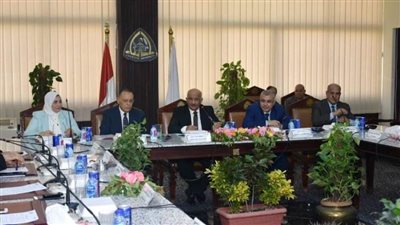 محافظ الشرقية يُشارك اجتماع مجلس جامعة الزقازيق 