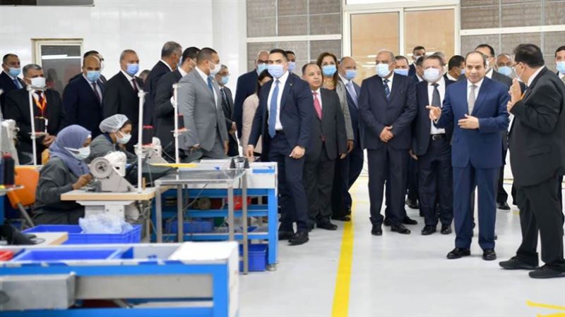 الرئيس السيسي يفتتح