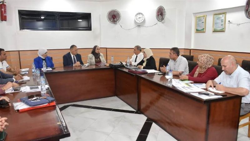 محافظ الشرقية خلال