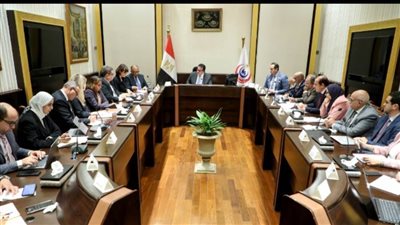 وزير الصحة يبحث مع وفد البنك الدولي تعزيز سبل التعاون في القطاع الصحي 