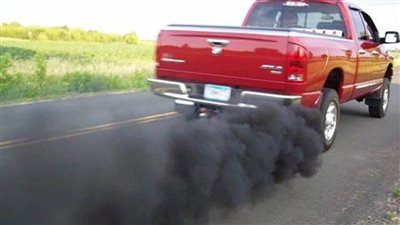 ضبط 20 سيارة تتجاوز نسبة العوادم المقررة في حملة لشرطة البيئة بالقاهرة