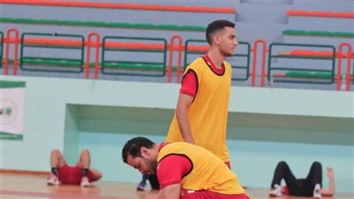 رجال يد الأهلي ينهي مرانه استعدادًا لمباراة فلاورز البنيني