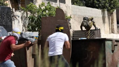 الاحتلال يحتجز طفلا واندلاع مواجهات جنوب جنين