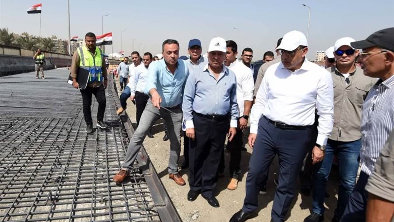 رئيس الوزراء خلال