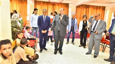محافظ أسيوط يشهد بدء العام الدراسي الجديد بمدرستي ناصر الثانوية العسكرية والنهضة للتعليم الأساسي