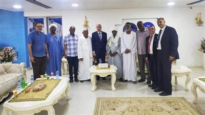القنصل العام المصري في بورسودان يسلم مساعدات طبية لعلاج مرضى الكلى في شرق السودان