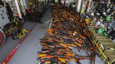 مسؤول إيراني: ضبط شحنة كبيرة من السلاح والعتاد العسكري قبل تهريبها إلى داخل البلاد