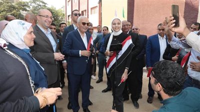  وزير التعليم ومحافظ بني سويف يتفقدان مدرسة الشهيد محمد مرزوق الإعدادية بنات