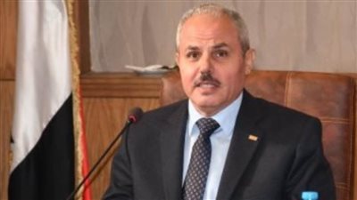 بمشاركة ١٠٥٠ طالبًا وطالبة اصطفاف قيادات جامعة قناة السويس لتحية العلم بكلية التربية الرياضية