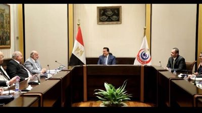 وزير الصحة يجتمع بنقيب العلاج الطبيعي ويؤكد تقديم الدعم للنقابة