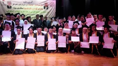 «التربية والتعليم» تكرم الطلاب الأوائل بالإعدادية بقصر ثقافة شرم الشيخ