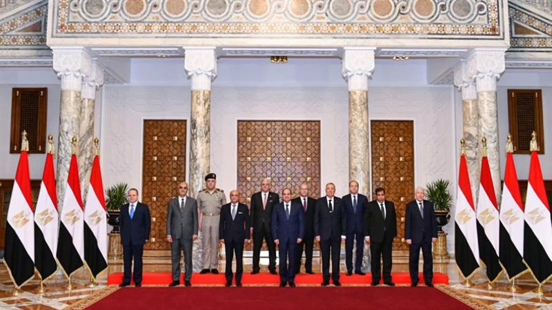 الرئيس السيسي وأعضاء