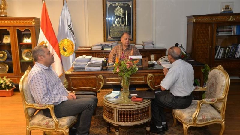 محافظ أسيوط يستعرض