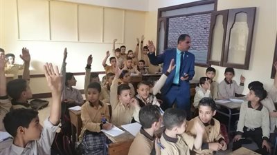 محافظ القليوبية يحيل مدير إدارة الخانكة التعليمية للتحقيق