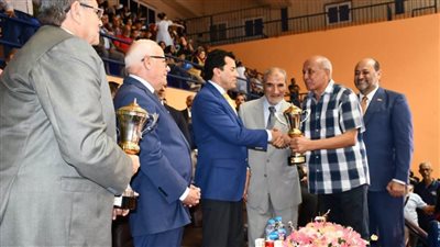 وزير الرياضة ومحافظ بورسعيد يشهدان ختام بطولة الجمهورية للشركات.. صور