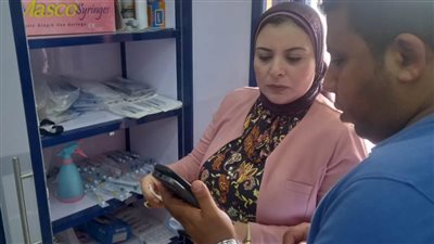 ضبط ٤ منشآت طبية دون ترخيص وتحرير محضر انتحال صفة طبيب بالبحيرة