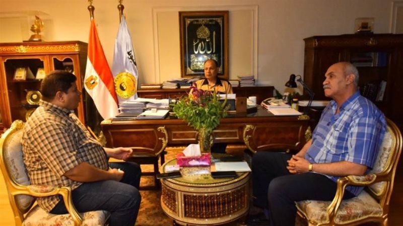 محافظ أسيوط خلال