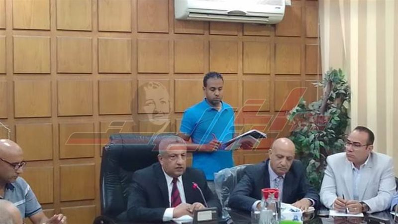 خلال الإجتماع