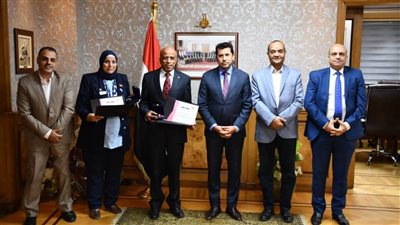 وزير الرياضة يكرم الفائزين بمناصب في المركز الكشفي العربى