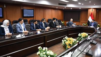 وزير الشباب والرياضة يلتقي ممثلي مبادرة 