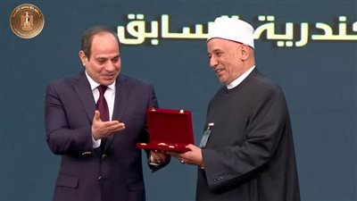 الرئيس السيسي يكرم عددا من العلماء داخل وخارج مصر خلال احتفالية المولد النبوي الشريف