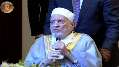 خلال احتفالية المولد النبوي الشريف.. د.أحمد عمر هاشم يُلقي أبيات شعر في حب رسول الله