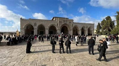 الاحتلال الإسرائيلي يعتقل سبعة أشخاص من باحات المسجد الأقصى