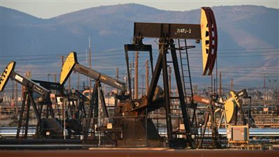 مسؤولون أمريكيون: إدارة بايدن تحاول إقناع حلفائها بالشرق الأوسط بعدم خفض إنتاج النفط