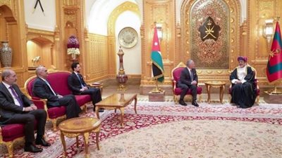 عاهل الأردن وسلطان عمان يؤكدان حرصهما على توطيد علاقاتهما في المجالات كافة