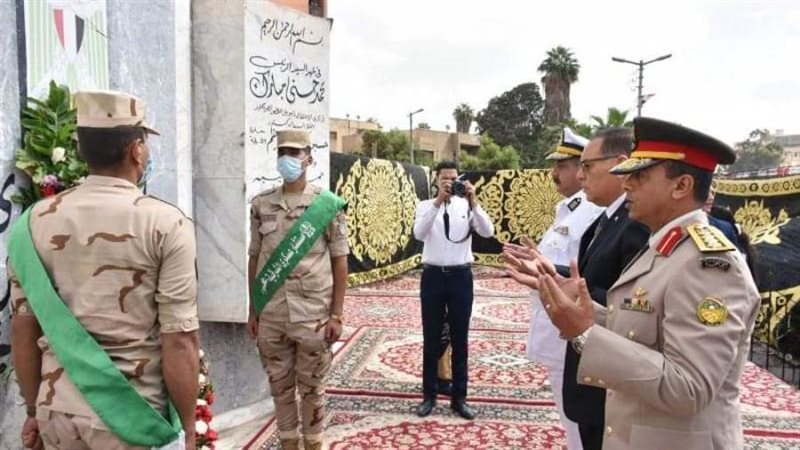 محافظ الشرقية يضع