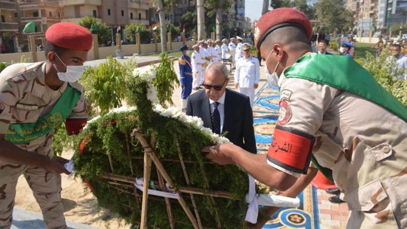 وضع أكيلا من الزهور