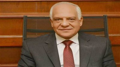 محافظ الجيزة يكلف رئيس حي شمال بمنع تعدي المحال والمطاعم والكافيهات على الطريق العام