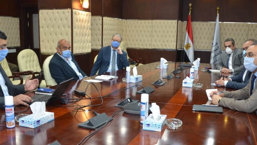 نائب وزير الإسكان يتابع الموقف التنفيذي لمشروع منطقة الأعمال المركزية بالعاصمة الإدارية الجديدة مع استشارى المشروع