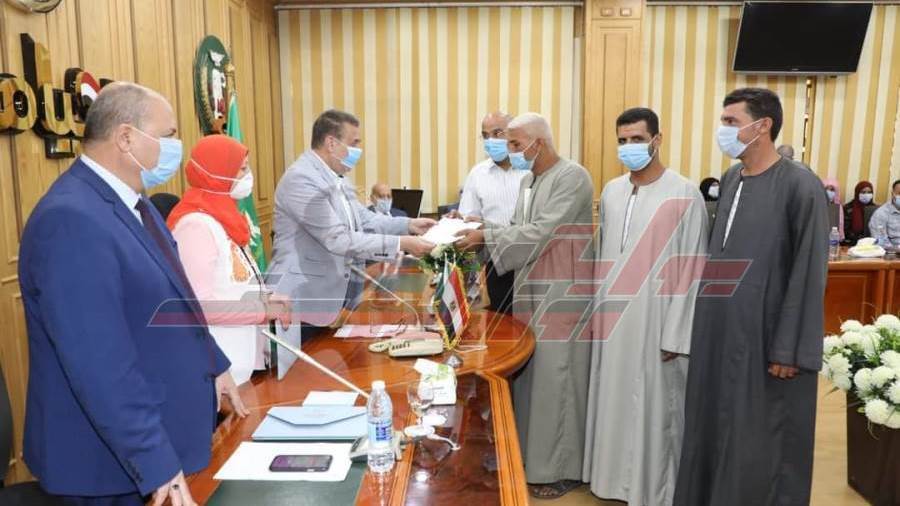 أبوليمون يسلم المزارعين عقود الري الحديث