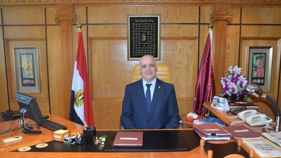الدكتور أحمد جابر شديد رئيس جامعة الفيوم