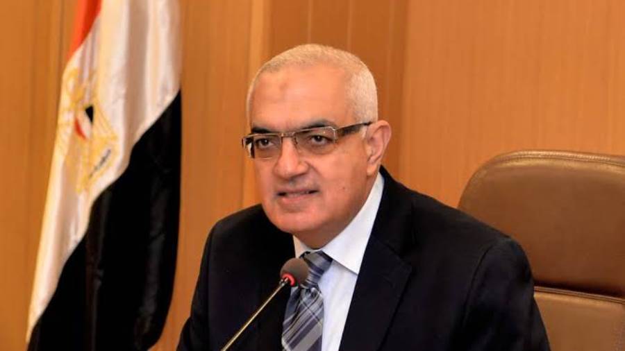 الدكتور أشرف عبدالباسط رئيس الجامعة