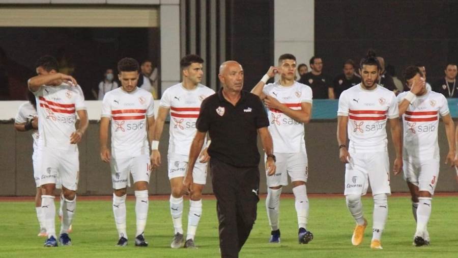 جايمي باتشيكو مع لاعبي الزمالك