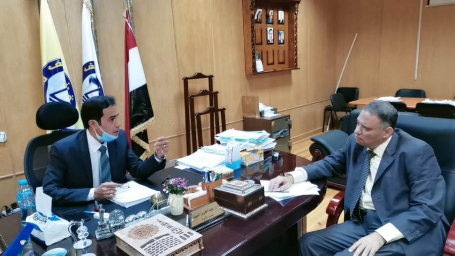 عميد اعلام بنى سويف مع مراسل بوابة روزاليوسف