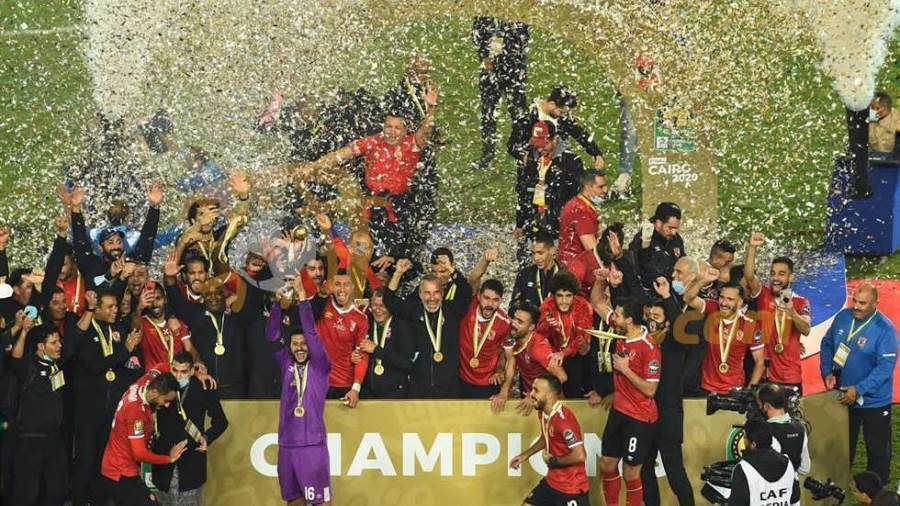 احتفال لاعبي الأهلي ببطولة أفريقيا