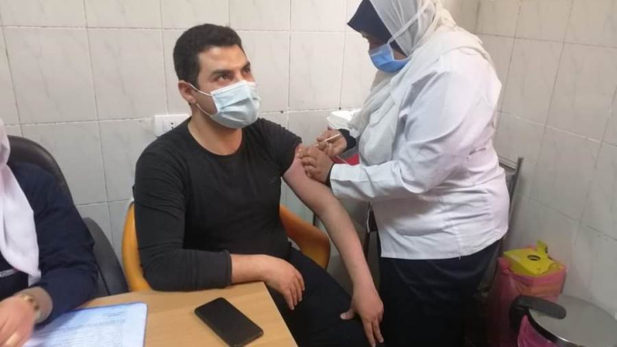 تطعيم الاطقم الطبية