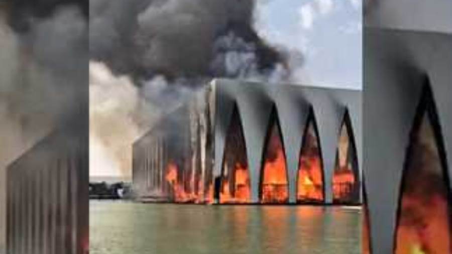 حريق مفاجئ يشعل مهرجان الجونة