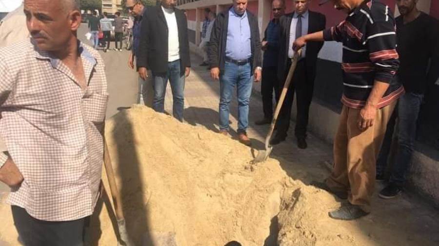 إصلاح هبوط أرضى مفاجئ بمدينة دمنهور