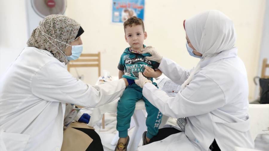 توقيع الكشف الطبي على المرضى بالمنيا