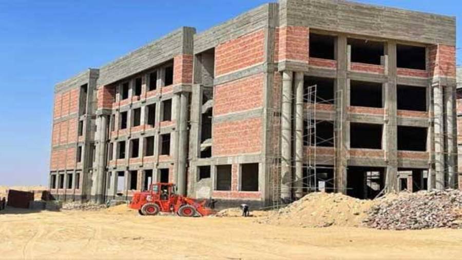 جانب من الأعمال الإنشائية بالجامعة الأهلية بالعاشر