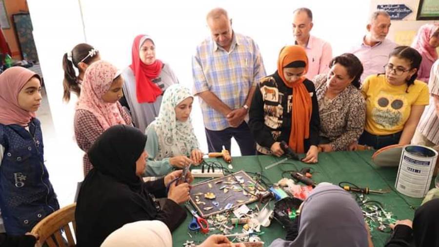 مدير الإدارة التعليمية يتفقد معرض مبادرة ريحانهبعزبة الشركه